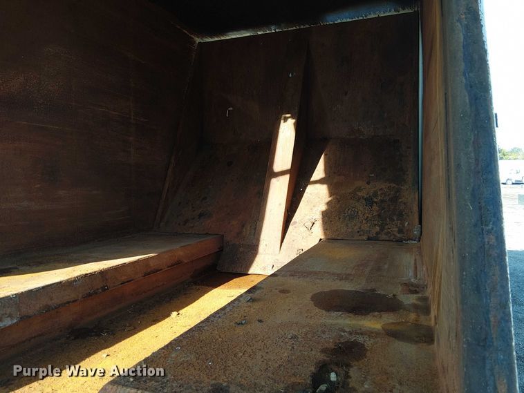 image for item EG1692 2005 Sterling  Acterra refuse truck