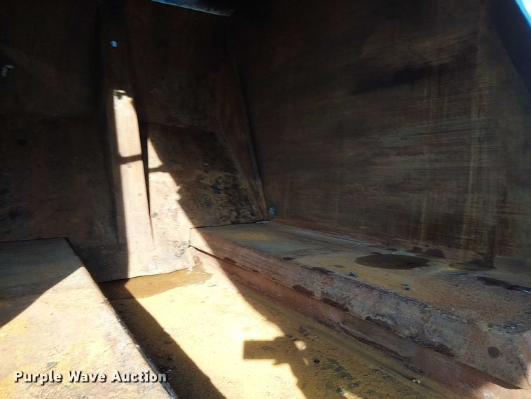 image for item EG1692 2005 Sterling  Acterra refuse truck