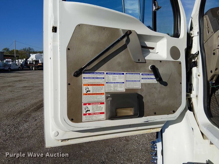 image for item EG1692 2005 Sterling  Acterra refuse truck