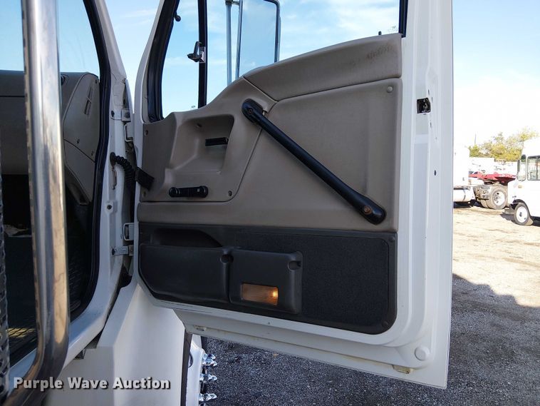 image for item EG1692 2005 Sterling  Acterra refuse truck