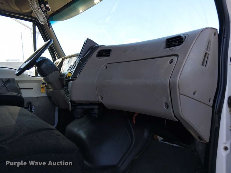 image for item EG1692 2005 Sterling  Acterra refuse truck