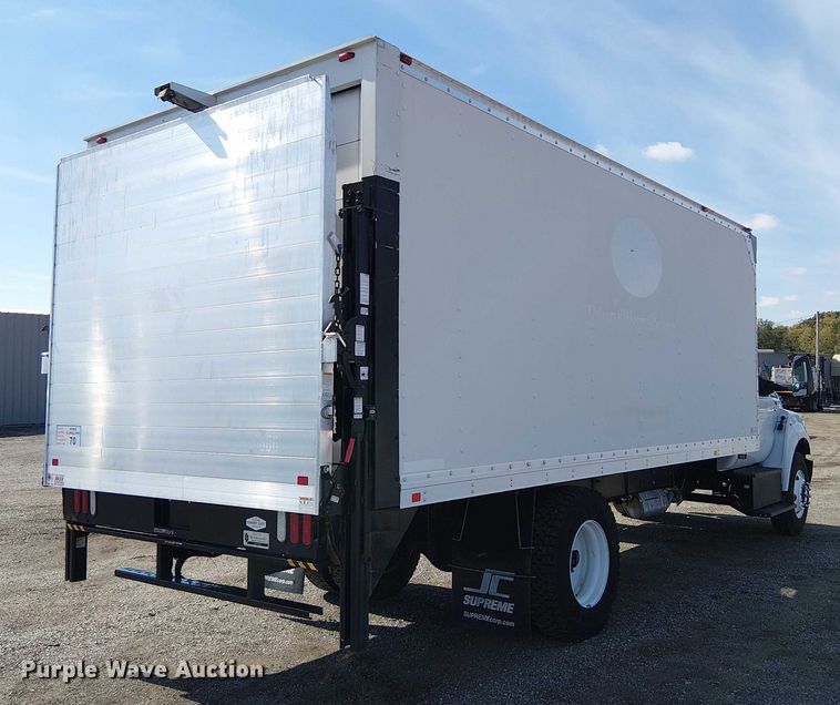 image for item EG1697 2016 Ford F650 Super Duty box truck
