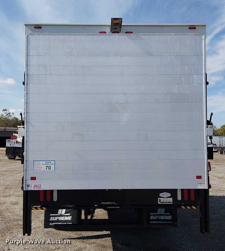 image for item EG1697 2016 Ford F650 Super Duty box truck