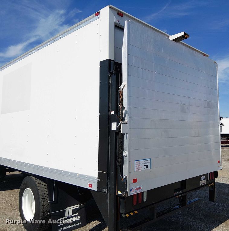 image for item EG1697 2016 Ford F650 Super Duty box truck