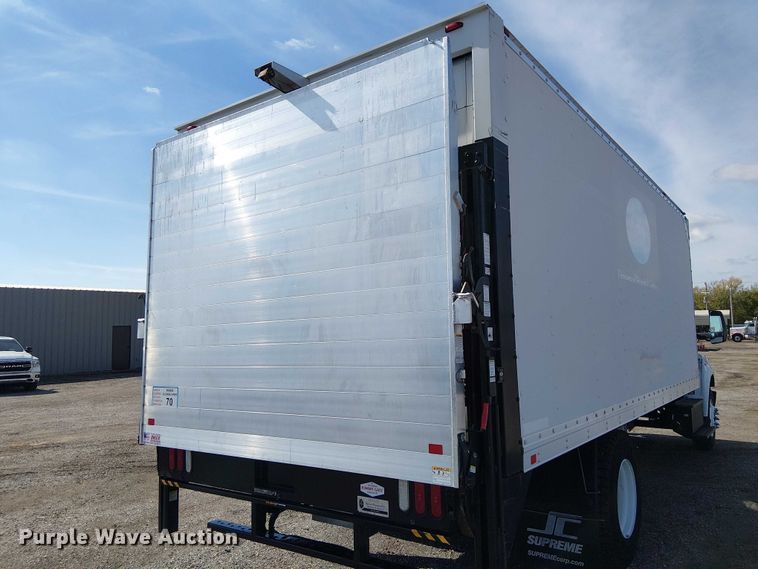 image for item EG1697 2016 Ford F650 Super Duty box truck