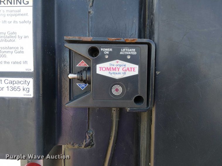 image for item EG1697 2016 Ford F650 Super Duty box truck