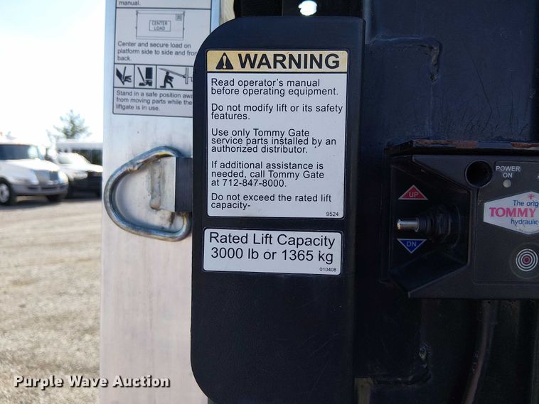 image for item EG1697 2016 Ford F650 Super Duty box truck