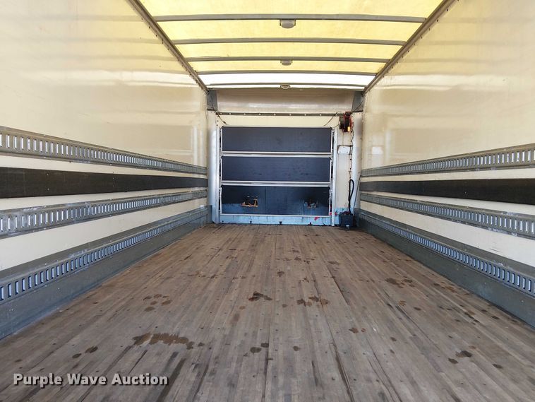 image for item EG1697 2016 Ford F650 Super Duty box truck