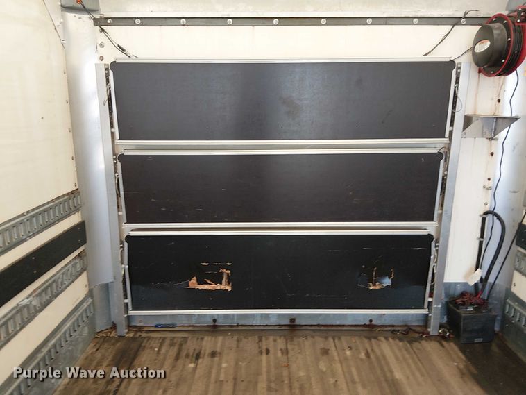 image for item EG1697 2016 Ford F650 Super Duty box truck