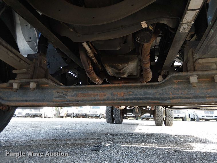 image for item EG1697 2016 Ford F650 Super Duty box truck