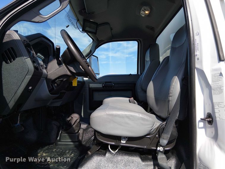 image for item EG1697 2016 Ford F650 Super Duty box truck