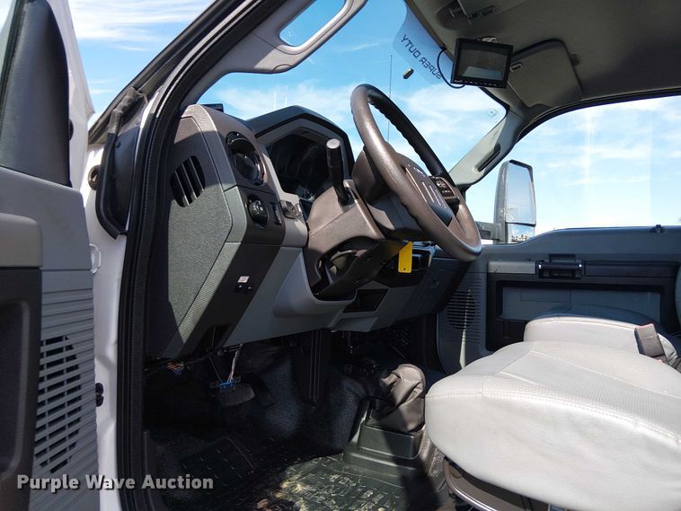 image for item EG1697 2016 Ford F650 Super Duty box truck