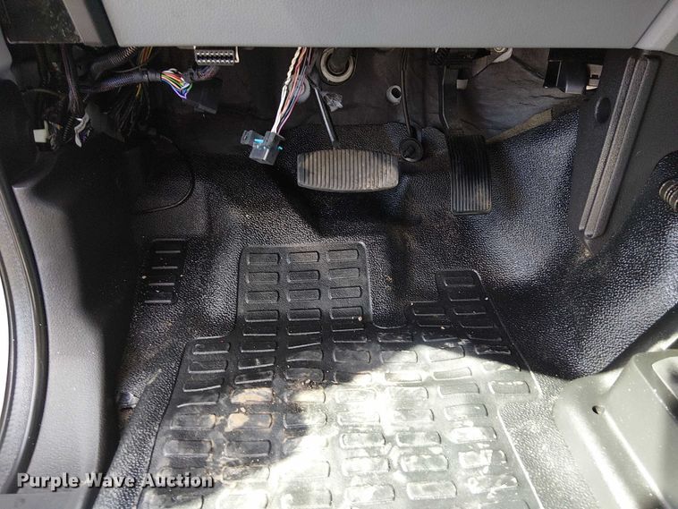 image for item EG1697 2016 Ford F650 Super Duty box truck