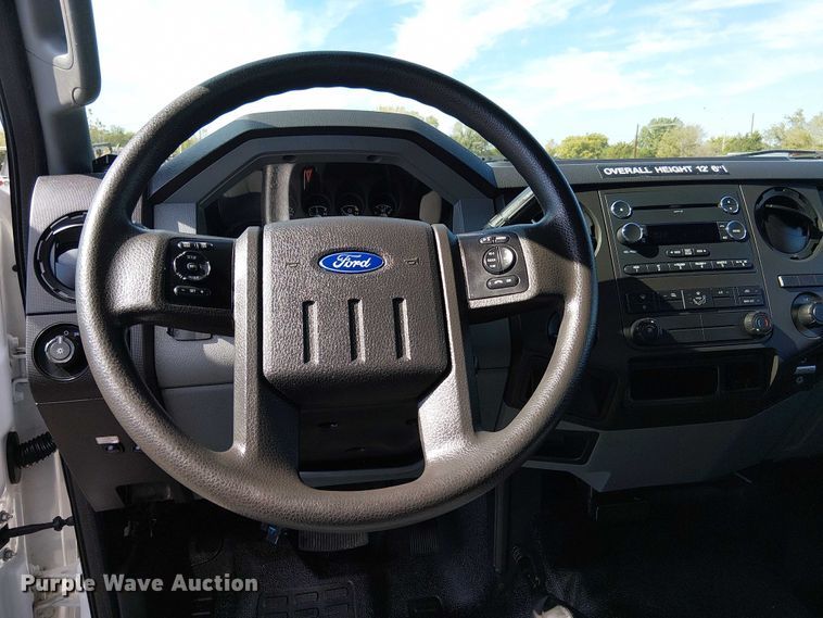 image for item EG1697 2016 Ford F650 Super Duty box truck