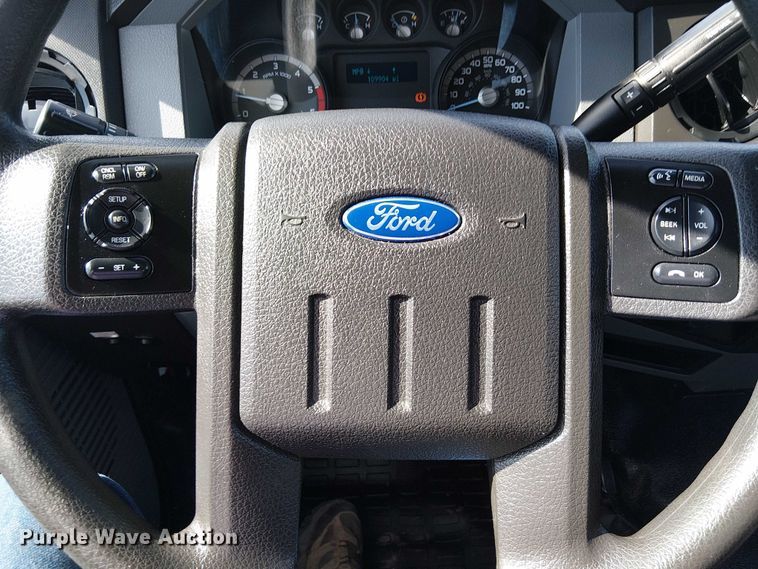 image for item EG1697 2016 Ford F650 Super Duty box truck