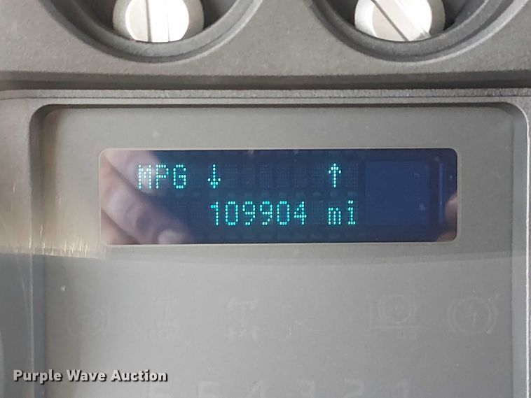 image for item EG1697 2016 Ford F650 Super Duty box truck