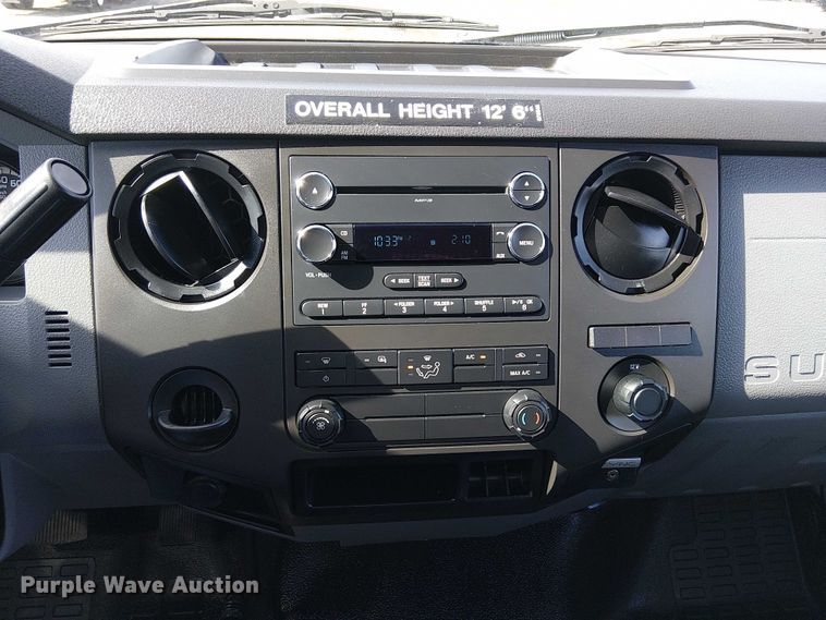 image for item EG1697 2016 Ford F650 Super Duty box truck