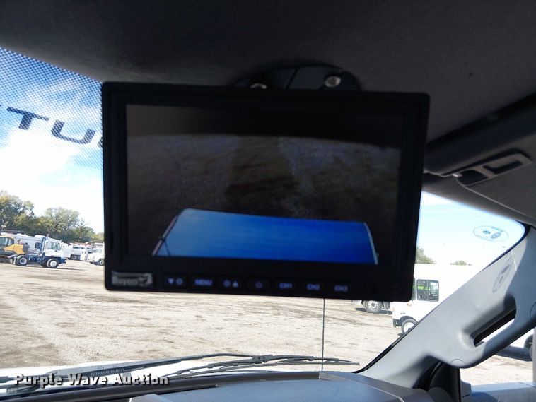 image for item EG1697 2016 Ford F650 Super Duty box truck