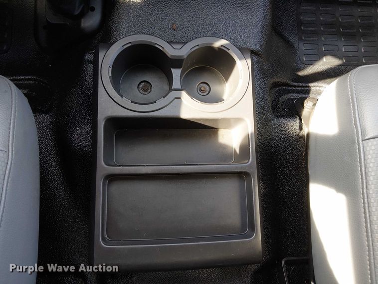 image for item EG1697 2016 Ford F650 Super Duty box truck