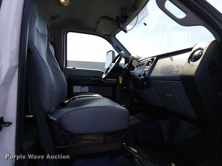 image for item EG1697 2016 Ford F650 Super Duty box truck