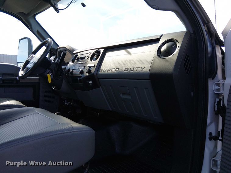 image for item EG1697 2016 Ford F650 Super Duty box truck