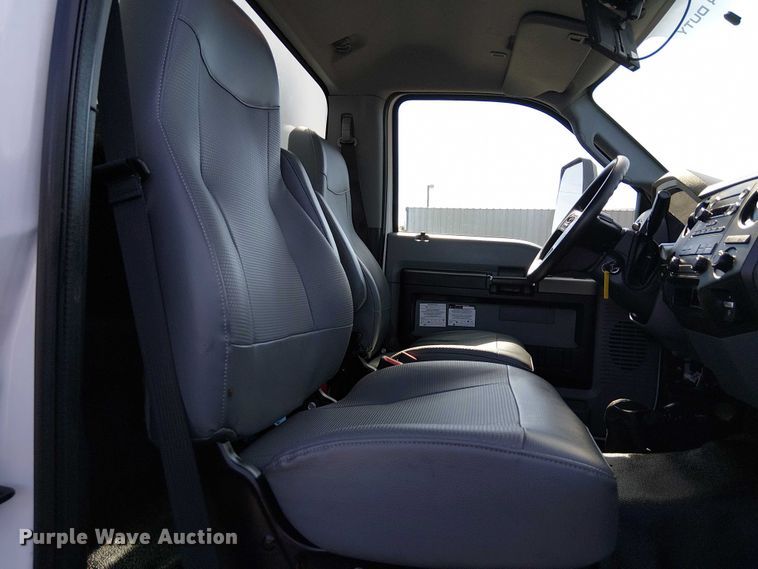 image for item EG1697 2016 Ford F650 Super Duty box truck