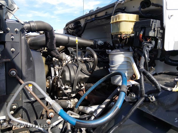 image for item EG1697 2016 Ford F650 Super Duty box truck