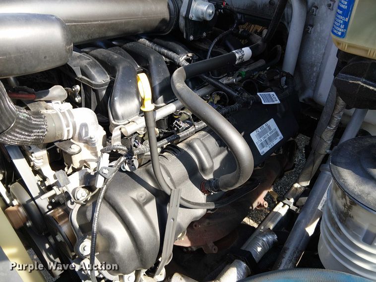 image for item EG1697 2016 Ford F650 Super Duty box truck