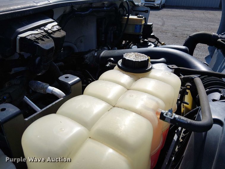 image for item EG1697 2016 Ford F650 Super Duty box truck