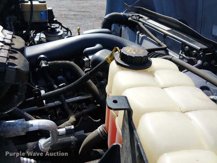 image for item EG1697 2016 Ford F650 Super Duty box truck