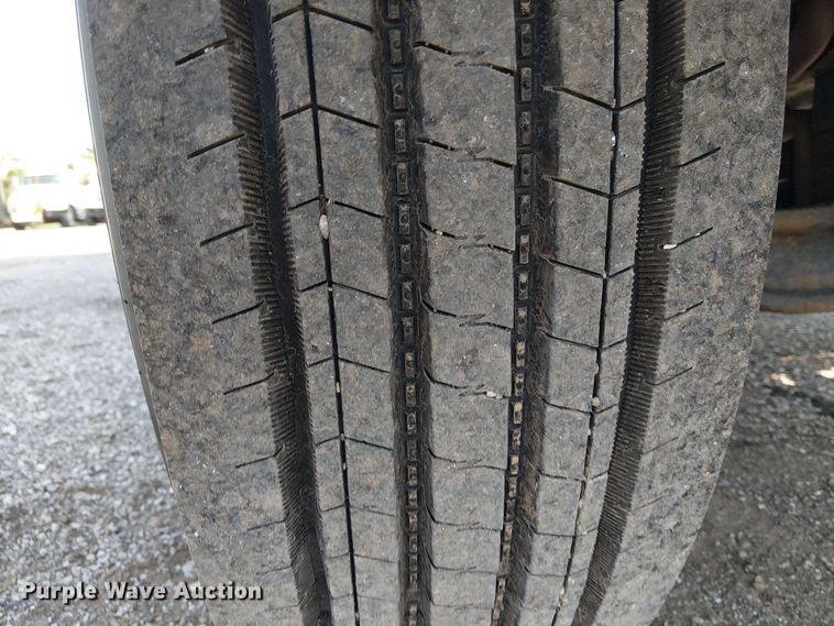 image for item EG1697 2016 Ford F650 Super Duty box truck