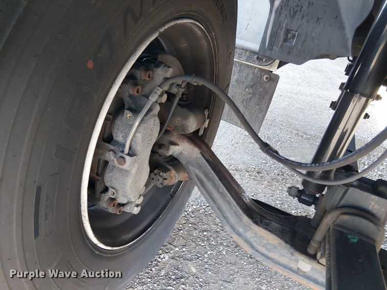 image for item EG1697 2016 Ford F650 Super Duty box truck