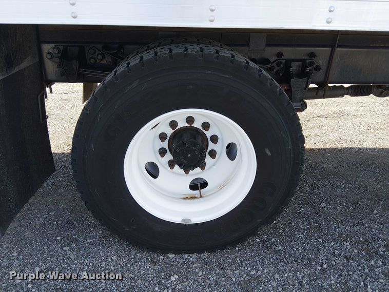 image for item EG1697 2016 Ford F650 Super Duty box truck