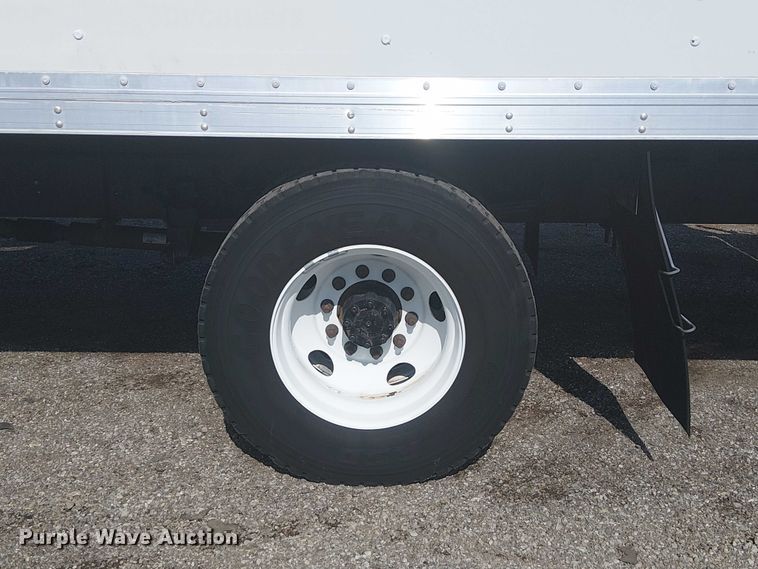 image for item EG1697 2016 Ford F650 Super Duty box truck