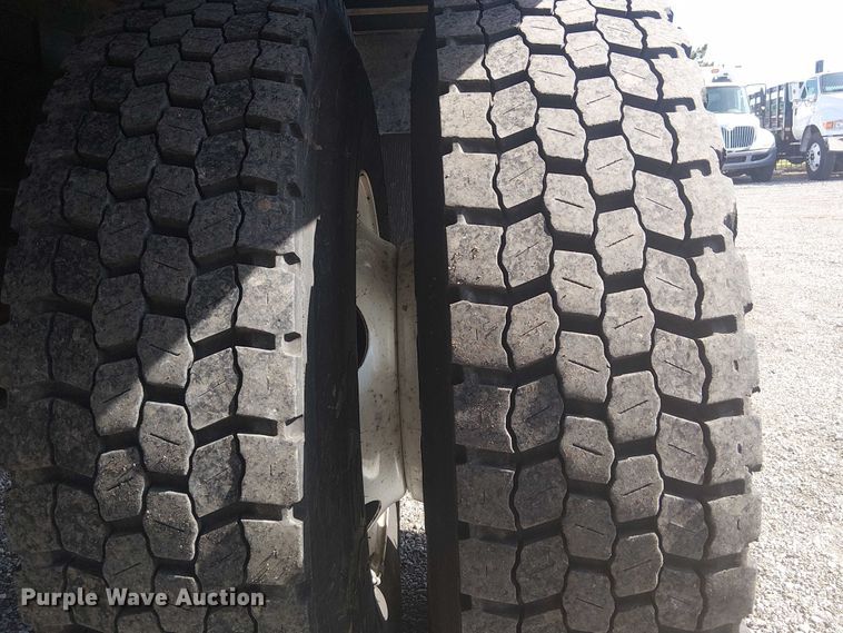 image for item EG1697 2016 Ford F650 Super Duty box truck