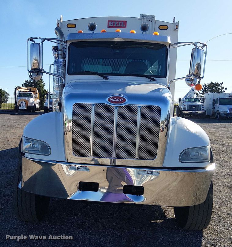 image for item EG1706 2018 Peterbilt 348 refuse truck