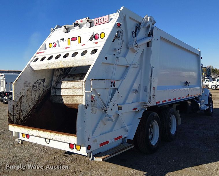 image for item EG1706 2018 Peterbilt 348 refuse truck
