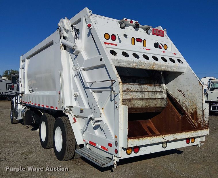 image for item EG1706 2018 Peterbilt 348 refuse truck