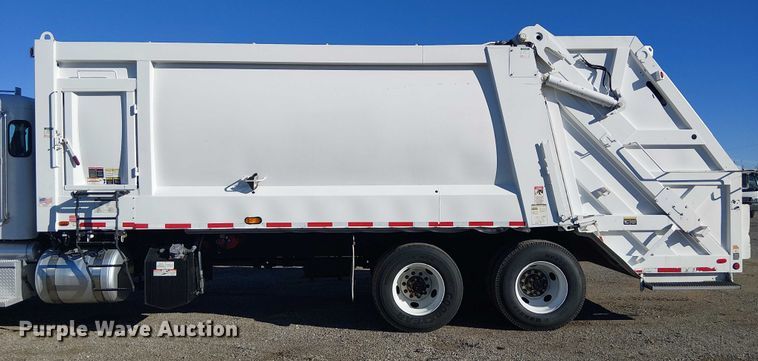 image for item EG1706 2018 Peterbilt 348 refuse truck