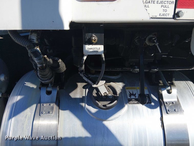 image for item EG1706 2018 Peterbilt 348 refuse truck