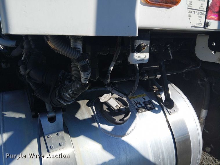 image for item EG1706 2018 Peterbilt 348 refuse truck