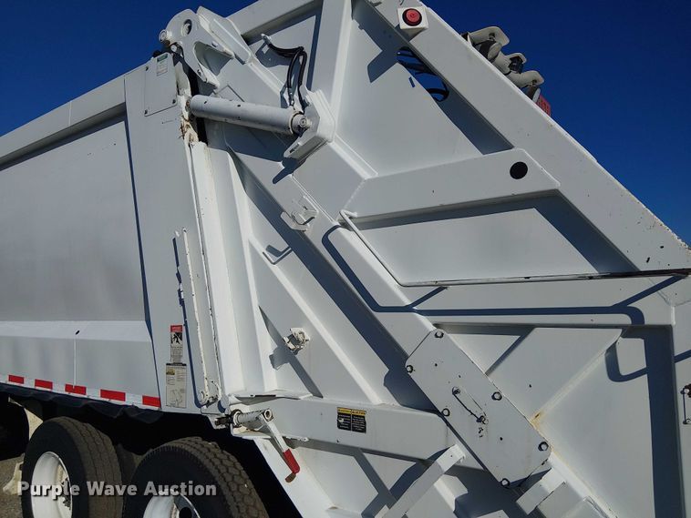 image for item EG1706 2018 Peterbilt 348 refuse truck