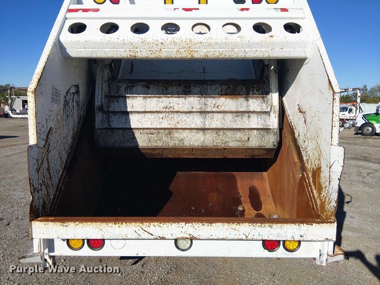 image for item EG1706 2018 Peterbilt 348 refuse truck