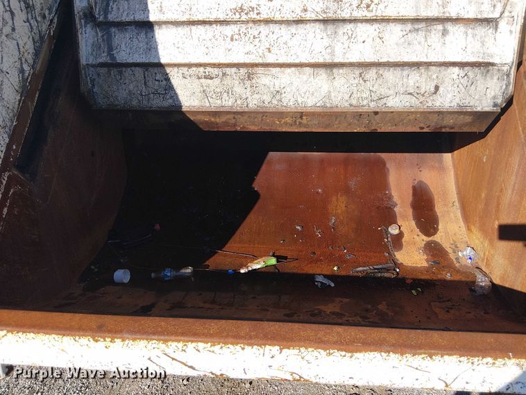 image for item EG1706 2018 Peterbilt 348 refuse truck