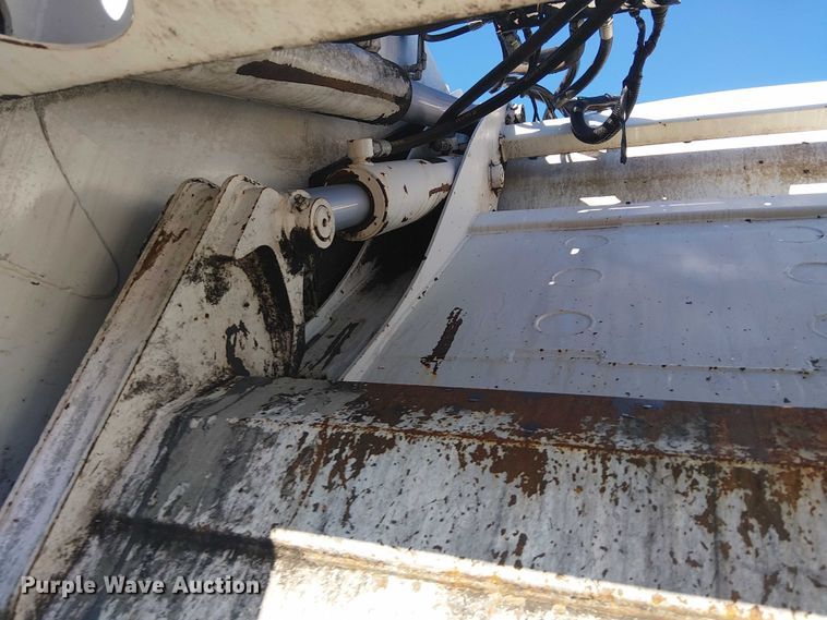 image for item EG1706 2018 Peterbilt 348 refuse truck