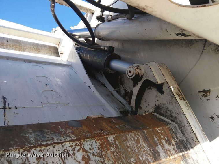 image for item EG1706 2018 Peterbilt 348 refuse truck