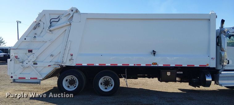 image for item EG1706 2018 Peterbilt 348 refuse truck