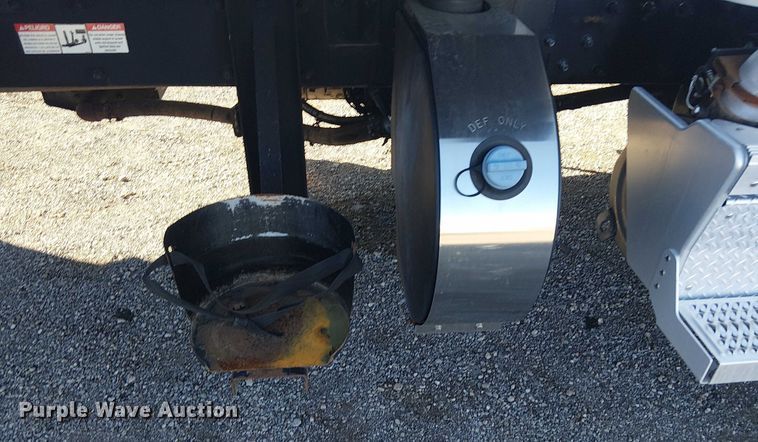 image for item EG1706 2018 Peterbilt 348 refuse truck