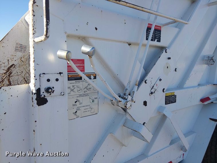 image for item EG1706 2018 Peterbilt 348 refuse truck