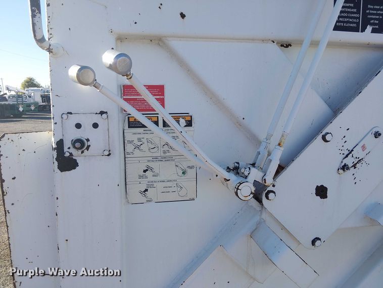 image for item EG1706 2018 Peterbilt 348 refuse truck